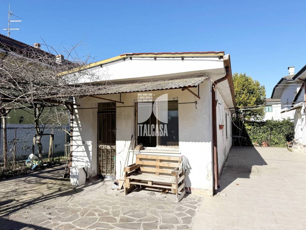 Villa a Porto mantovano in Via A. De Amicis, 4 - Foto 2