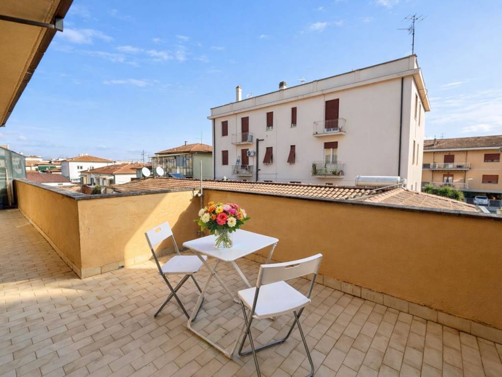 Appartamento a Pontedera in Via Roma, , 215 - Foto 2