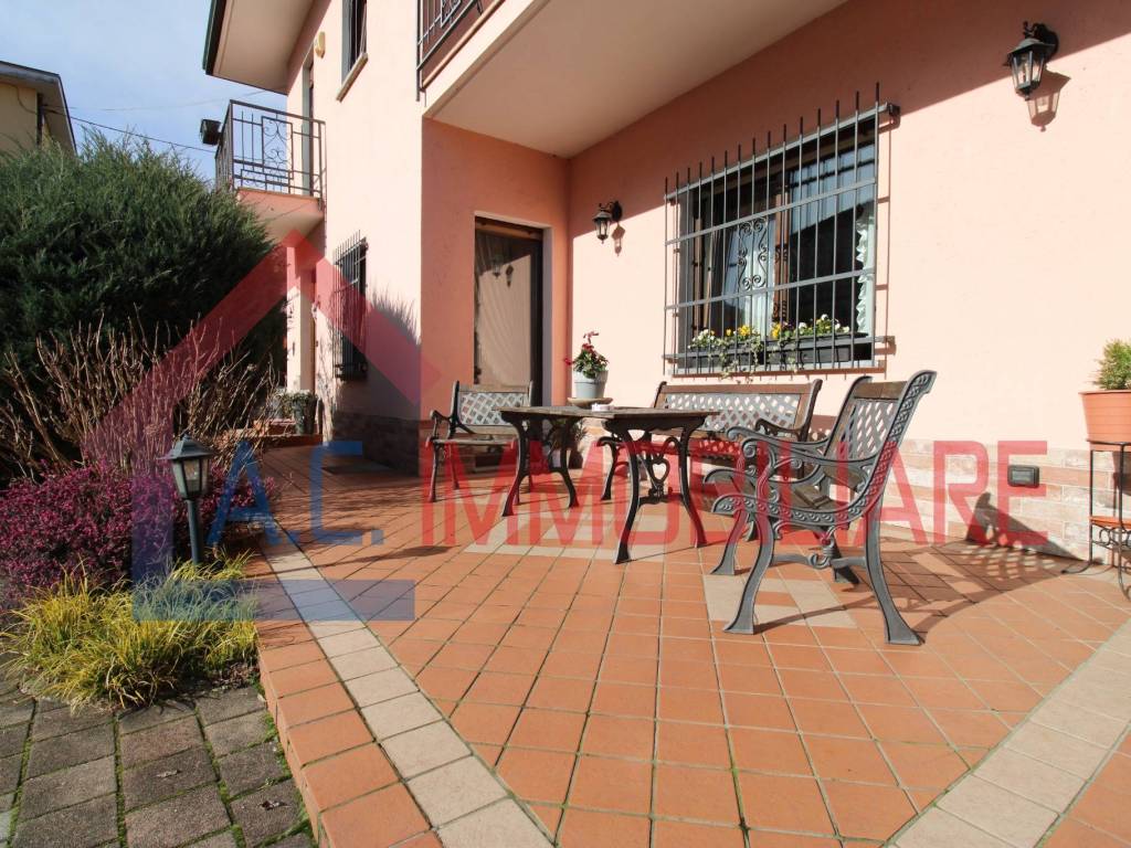 Villa a Castelletto sopra ticino in Via Caduti per la Libertà, 90 - Foto 4