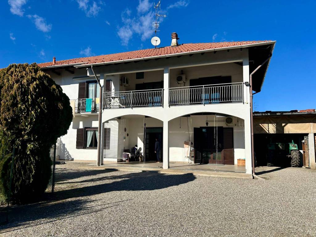 Casa indipendente a Lonate pozzolo in Via Carpiano, 21 - Foto 2