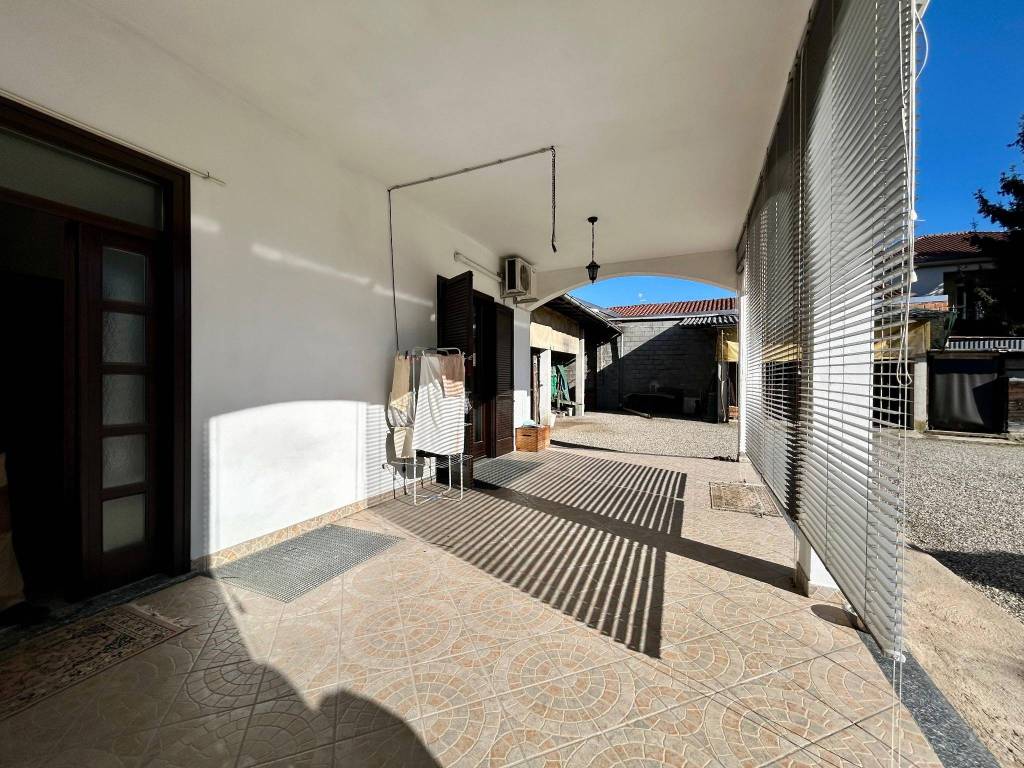 Casa indipendente a Lonate pozzolo in Via Carpiano, 21 - Foto 4