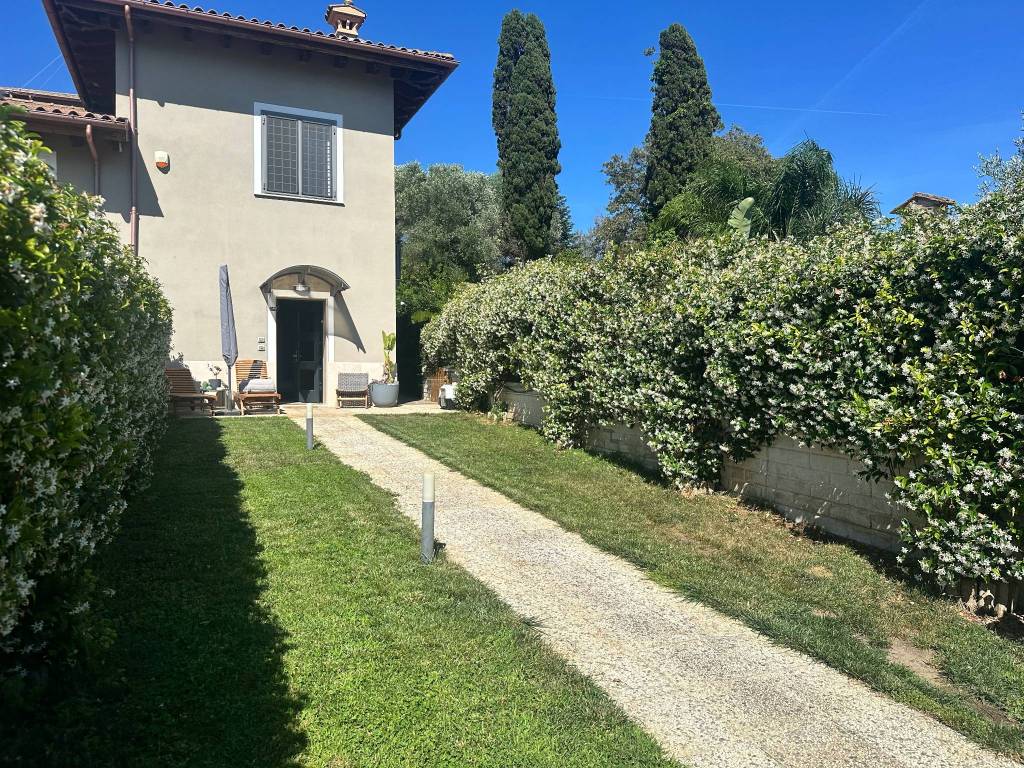 Villetta a schiera a Fiumicino in Via del Fontanile di Mezzaluna - Foto 2