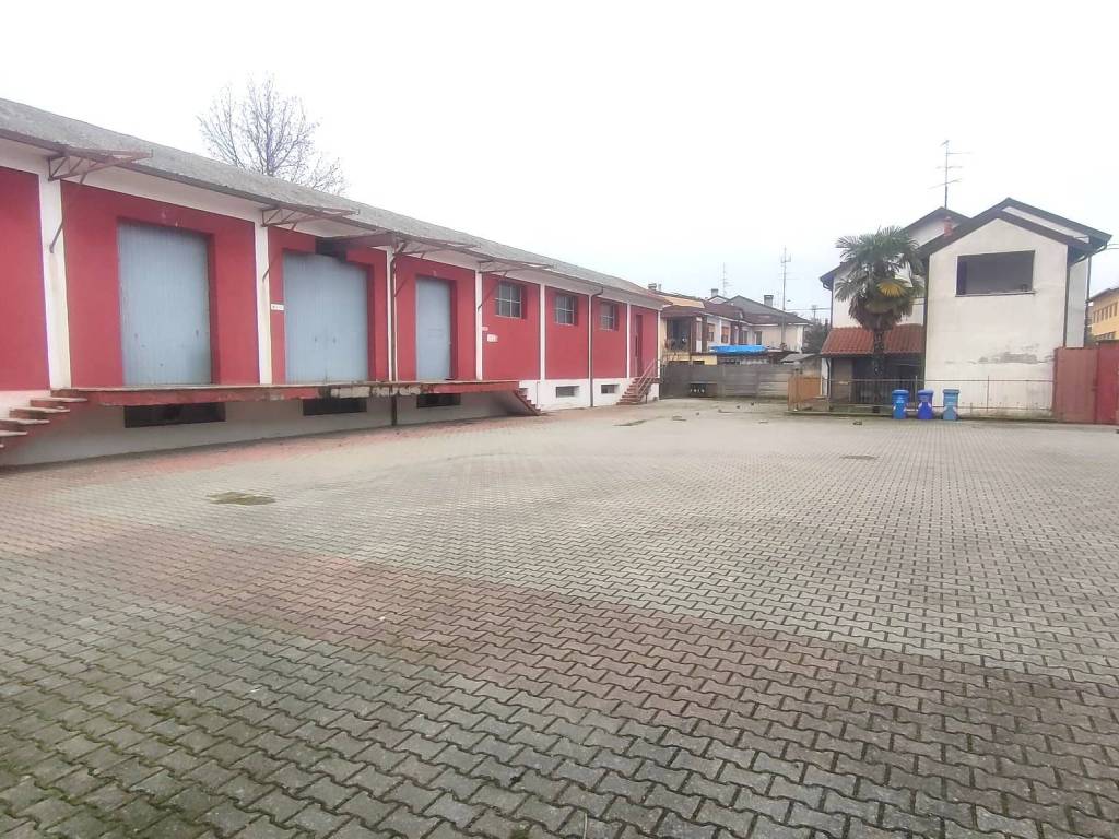 Villa a Galliate in Via Ticino, 83 - Foto 3
