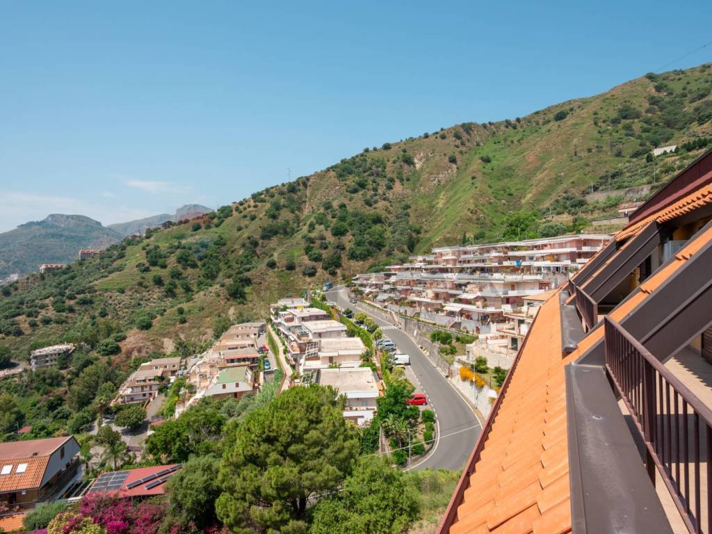 Appartamento a Letojanni in Via Sillemi, 49 - Foto 2