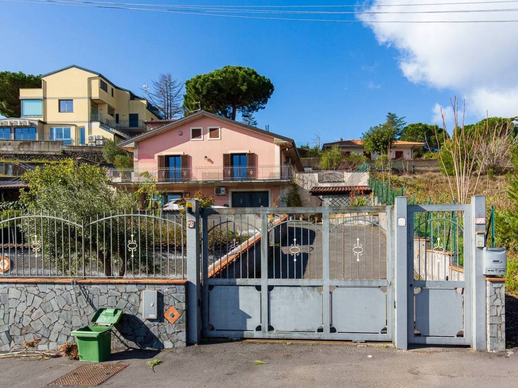 Villa a Nicolosi in via leonardo sciascia, 25 - Foto 2