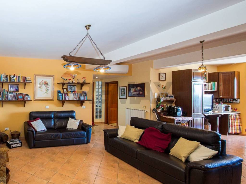 Villa a Nicolosi in via leonardo sciascia, 25 - Foto 3