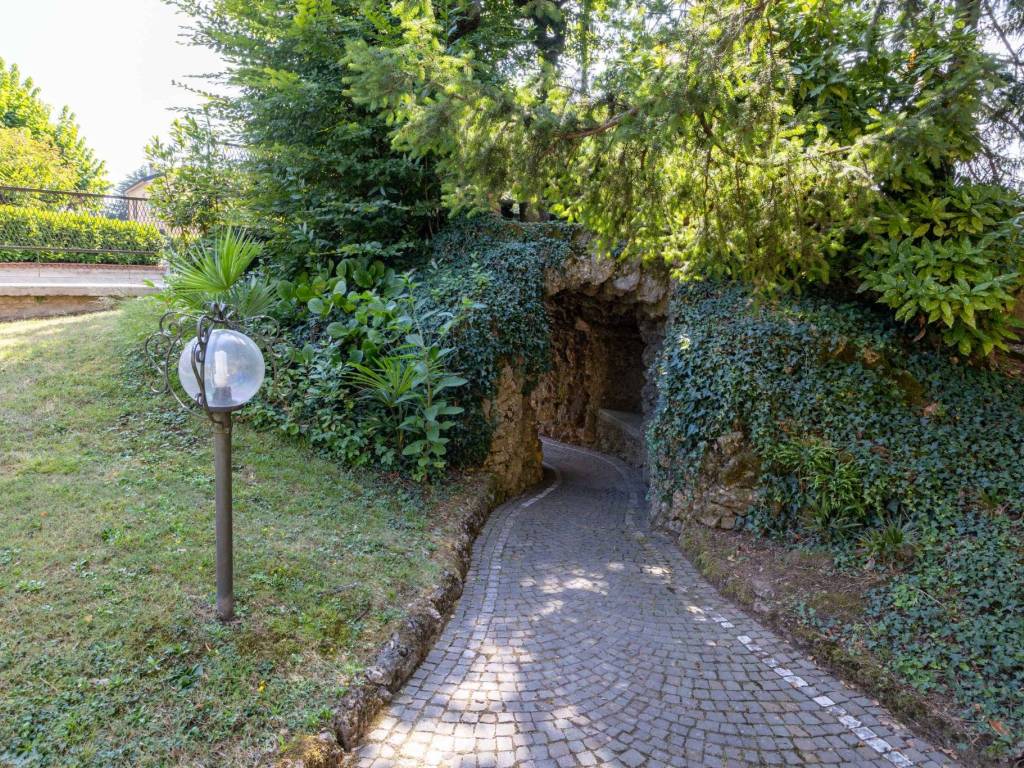 Villa a Carate brianza in Via Antonio Rezzonico, 7 - Foto 3