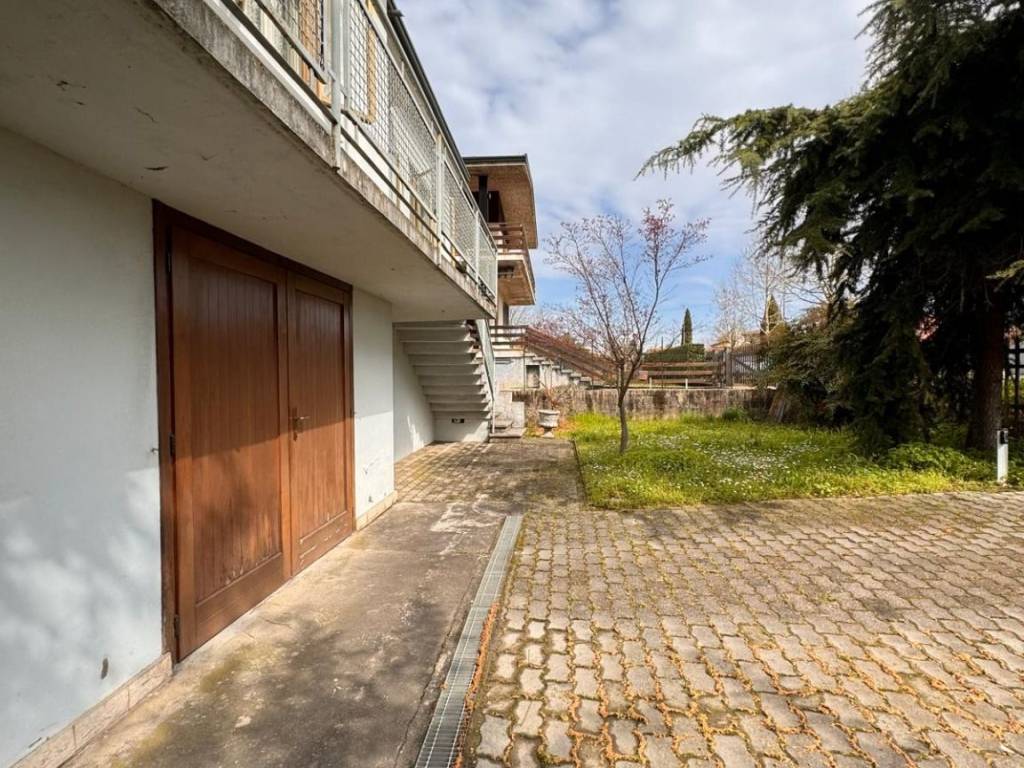 Villa a Legnago in Via Padana Inferiore Est - Foto 4