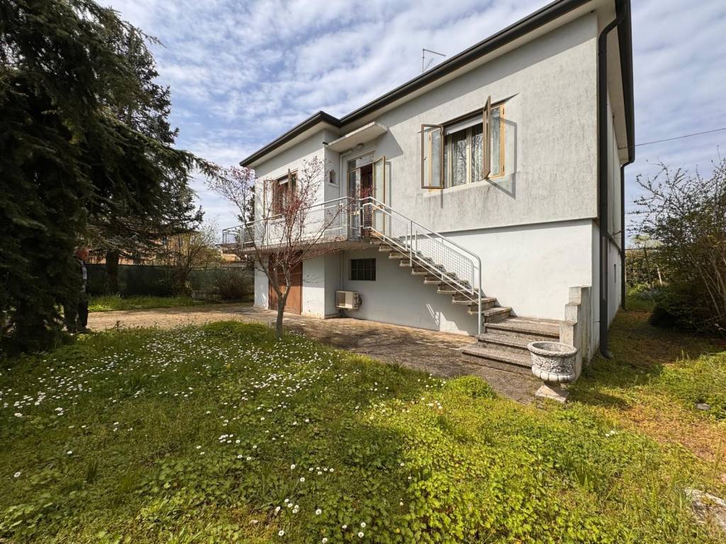 Villa a Legnago in Via Padana Inferiore Est - Foto 5