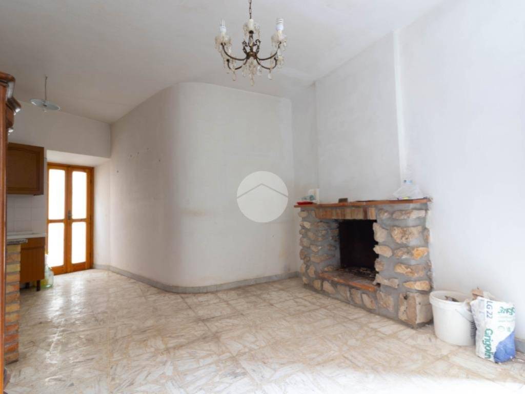 Appartamento a Maenza in Via del colle - Foto 2