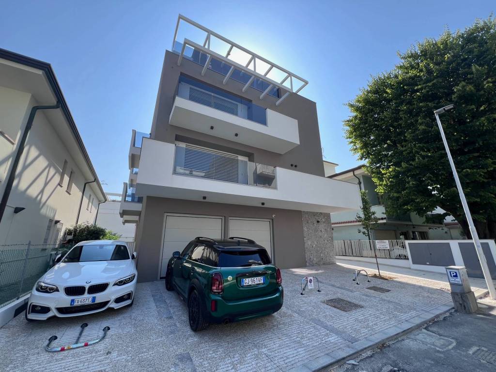 Appartamento a Riccione in Viale Virgilio Marone Publio, 21 - Foto 3