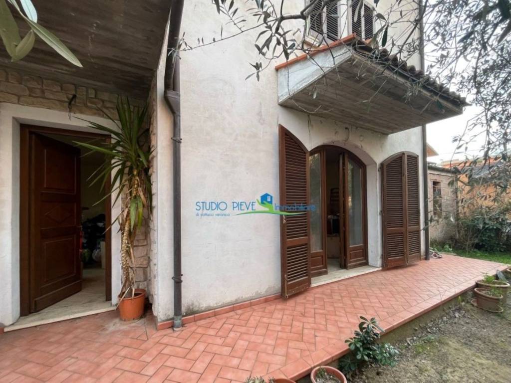 Villa a Monsummano terme in Via Papa Giovanni XXIII, 121 - Foto 2