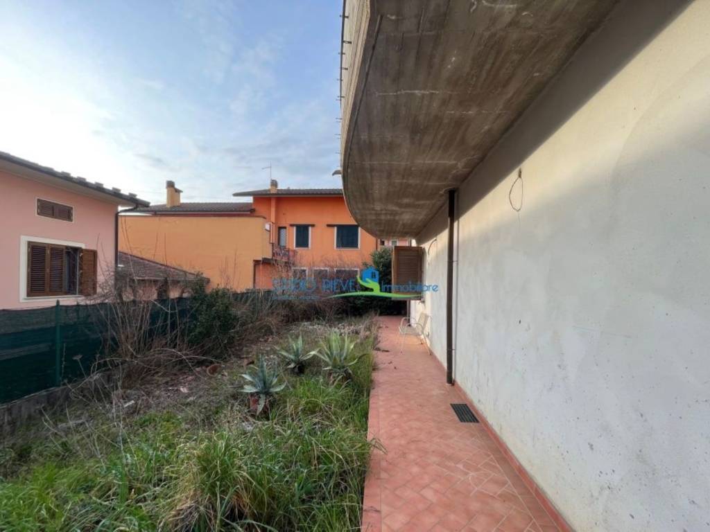 Villa a Monsummano terme in Via Papa Giovanni XXIII, 121 - Foto 5