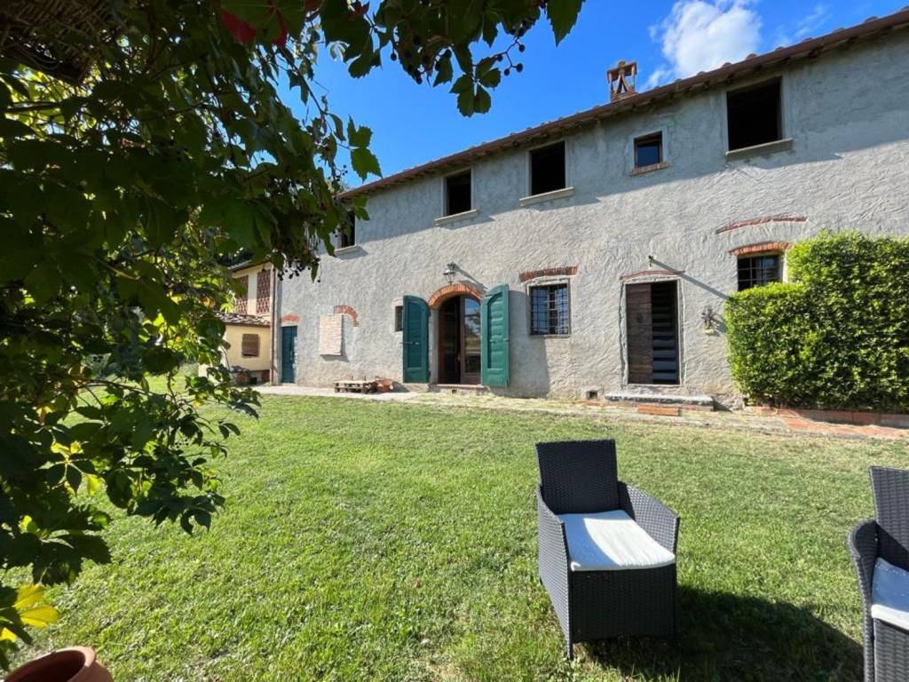 Villa a Pescia in Piazza Lazzaro Papi, 8 - Foto 2