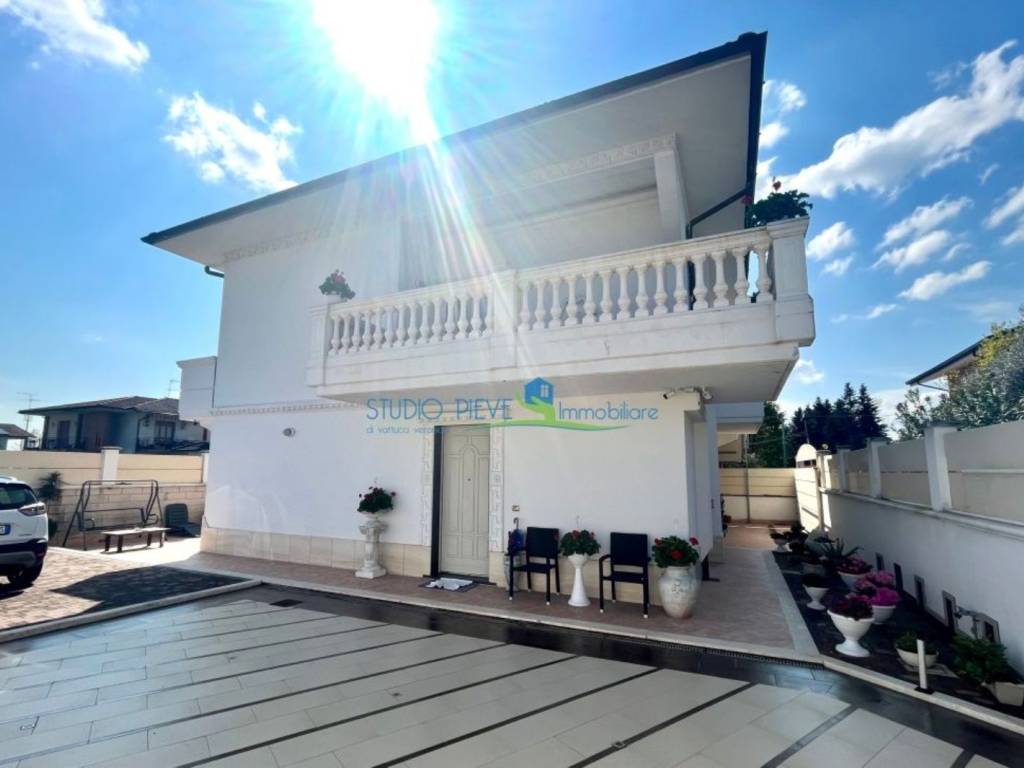 Villa a Chiesina uzzanese in Strada Provinciale Circonvallazione Chiesina - Foto 2