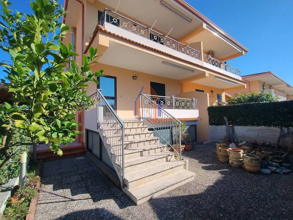 Villa a Montepaone in Via Italo Balbo, 16 - Foto 2