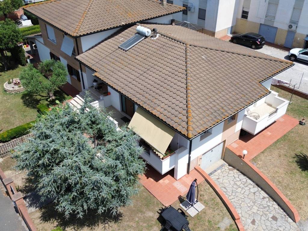 Villa a Campiglia marittima in Via Don Luigi Sturzo, 15 - Foto 2