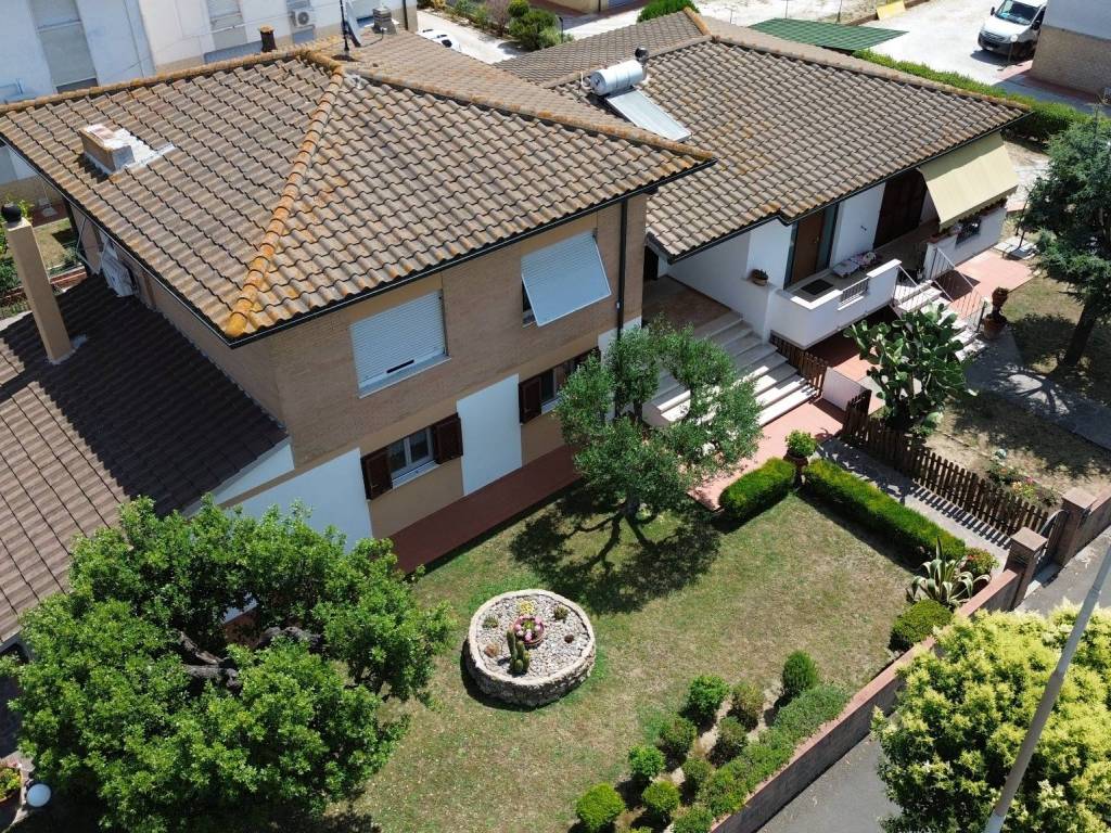 Villa a Campiglia marittima in Via Don Luigi Sturzo, 15 - Foto 3