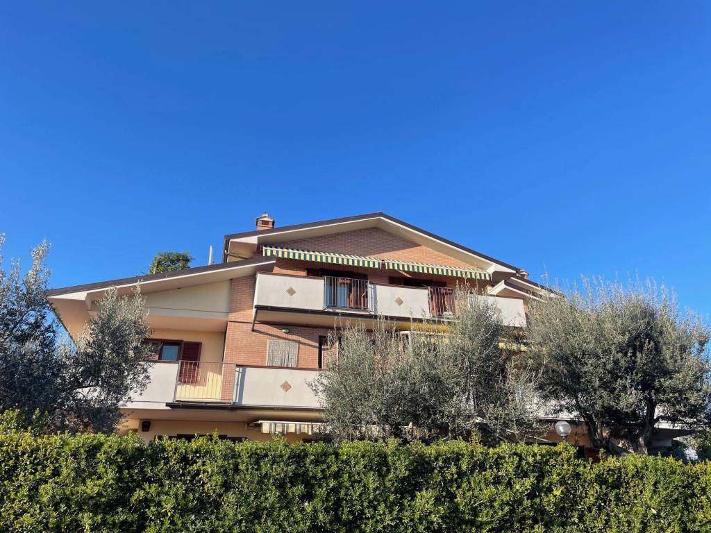 Appartamento a Passignano sul trasimeno in Via Gerardo Dottori, 18 - Foto 2