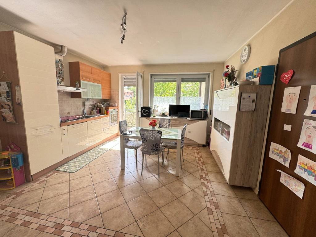 Appartamento a Besozzo in Via Antonio Gorini - Foto 2