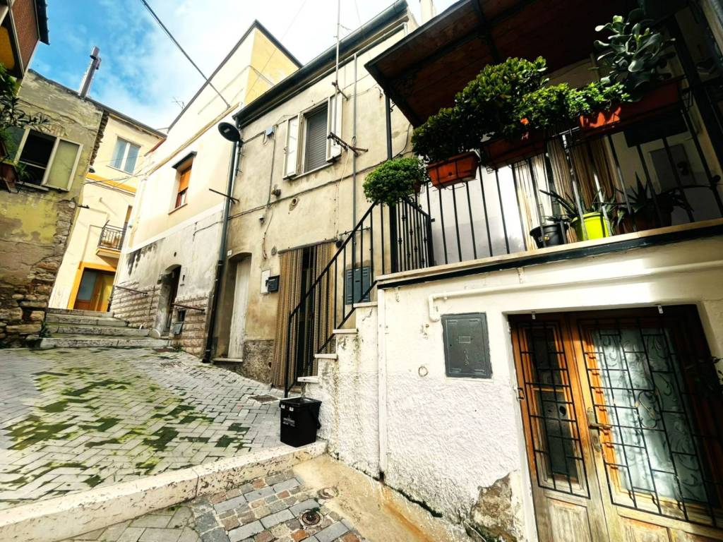 Casa indipendente a Biccari in VICO LIMONGELLI, 23 - Foto 2