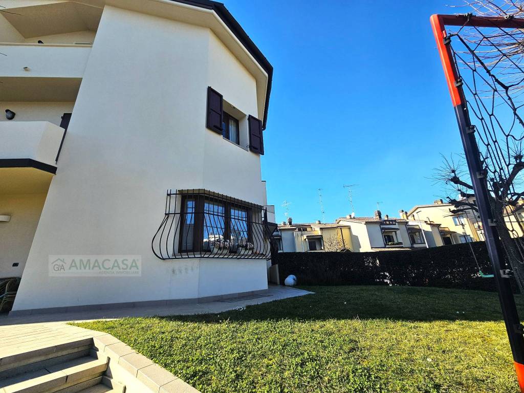 Villetta a schiera a Sassuolo in Piazza Martiri Partigiani, 88 - Foto 2