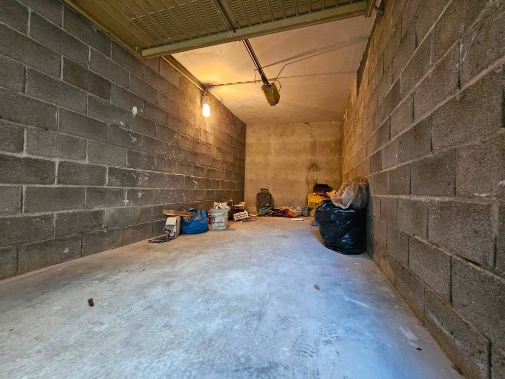 Box / garage a Olgiate comasco in Via Vittorio Emanuele 11, 8 - Foto 4