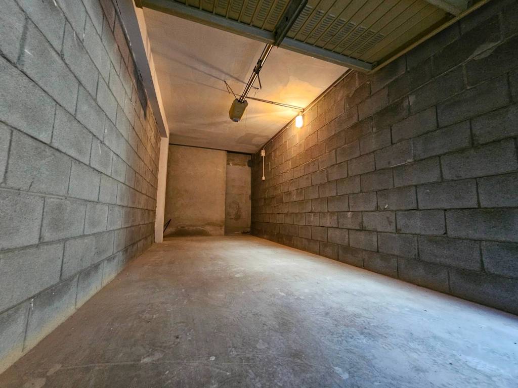 Box / garage a Olgiate comasco in Via Vittorio Emanuele 11, 8 - Foto 2