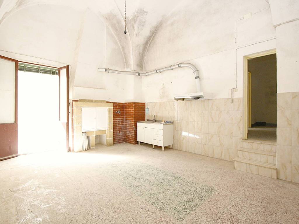 Casa indipendente a Parabita in Via Francesco Crispi - Foto 2