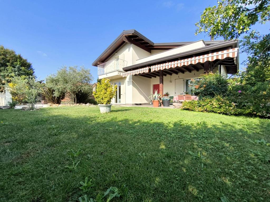 Villa a Cermenate in Via Costituzione - Foto 3