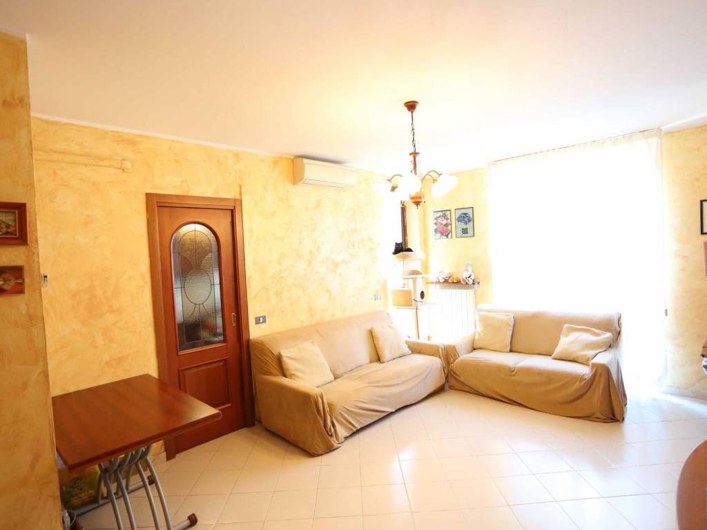 Appartamento a Borgo san giovanni in Via Camillo Benso di Cavour, 7 - Foto 4