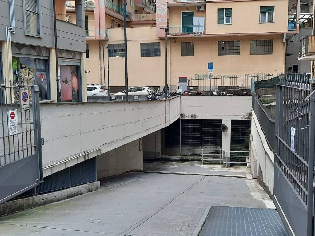 Box / garage a Genova in Via Donghi - Foto 3
