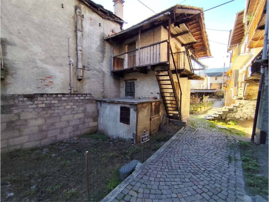 Casa indipendente a Challand-saint-victor in chataignaire - Foto 2