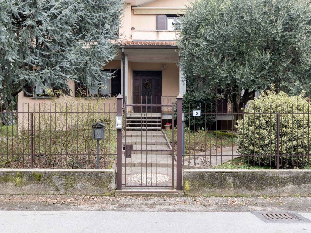 Villa a Carate brianza in Via Luigi Pirandello, 5 - Foto 3