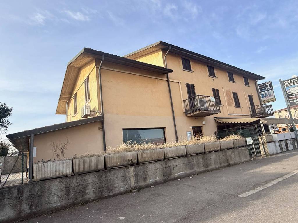 Palazzo / stabile a Dalmine in Via Guzzanica, 110 - Foto 2