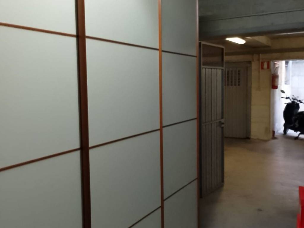 Box / garage a Reggio emilia in Via Alessandro Tassoni - Foto 3