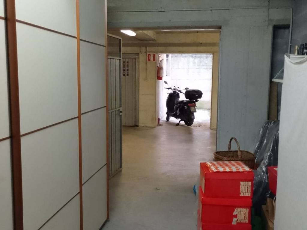 Box / garage a Reggio emilia in Via Alessandro Tassoni - Foto 4