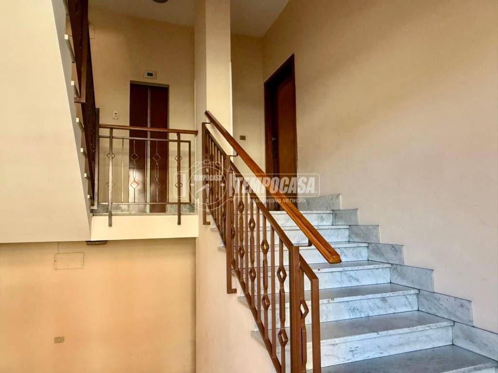 Appartamento a Moncalieri in Via Giacomo Leopardi 20 - Foto 2