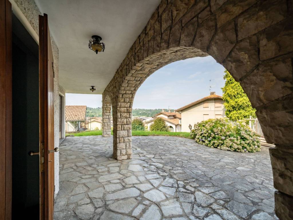 Villa a Dolzago in Via Don E. Ronchi, 18 - Foto 3