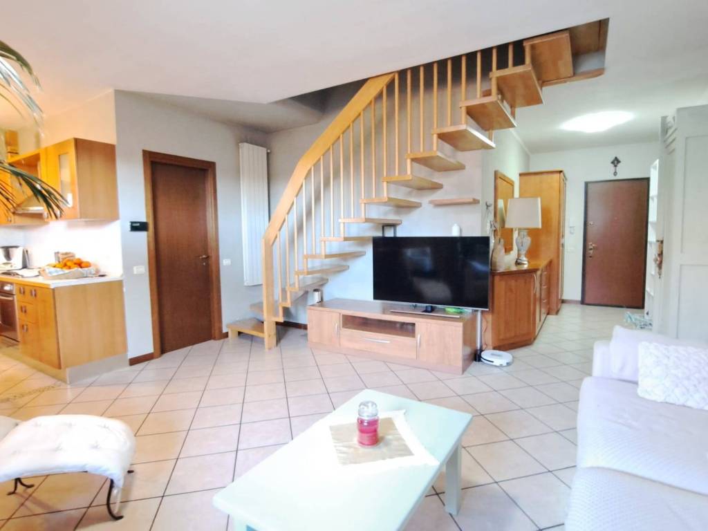 Appartamento a Besnate in Via Jerago, 9 - Foto 4