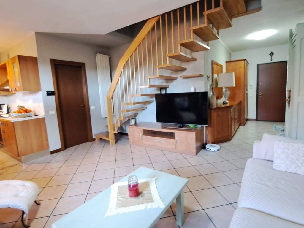 Appartamento a Besnate in Via Jerago, 9 - Foto 5