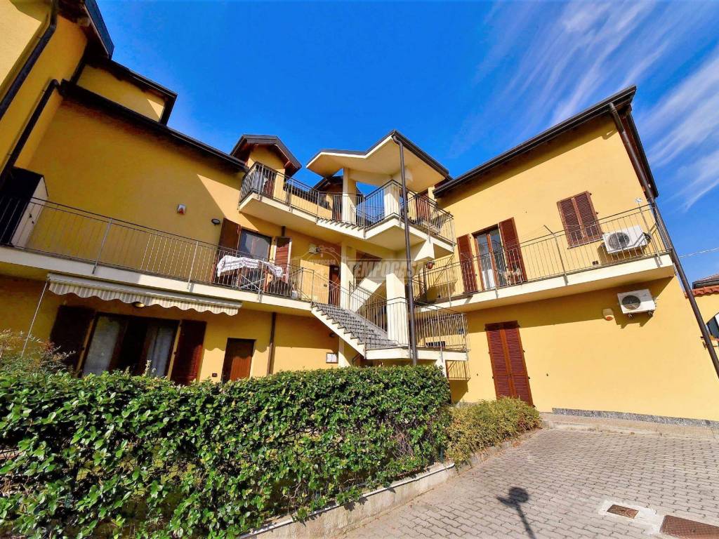 Appartamento a Lazzate in Via Vittorio Emanuele 85 - Foto 2
