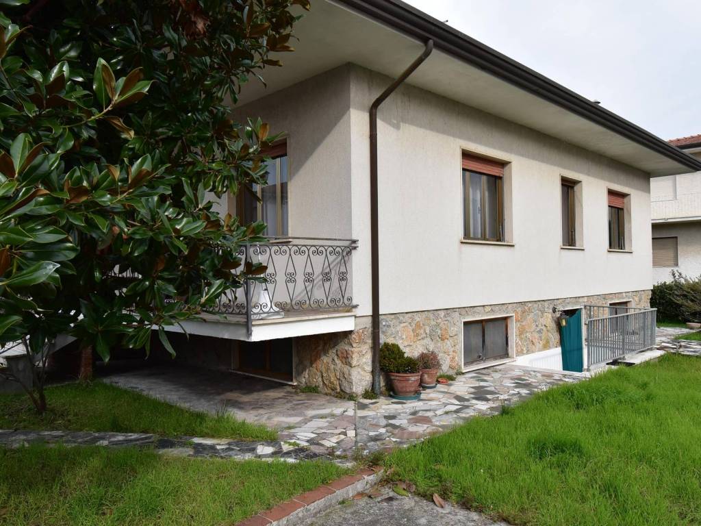 Villa a Forte dei marmi in Via Don Giovanni Minzoni, 2 - Foto 3
