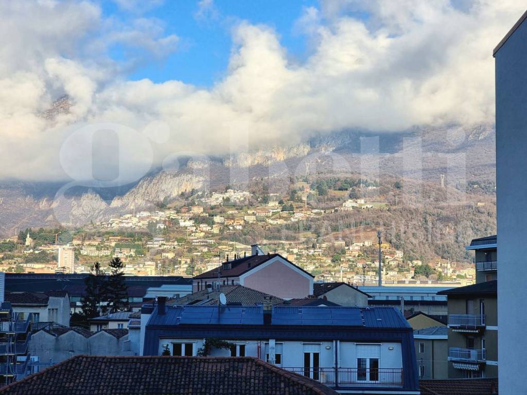 Appartamento a Lecco in corso Martiri della Liberazione, 102 - Foto 3