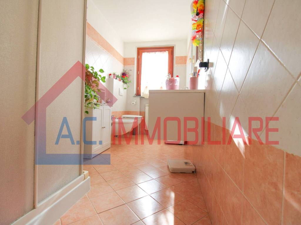 Appartamento a Vergiate in Piazza Antonio Gramsci - Foto 5