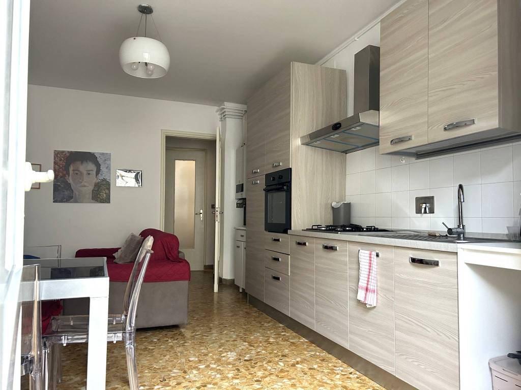 Appartamento a Pinerolo in Piazza Luigi Barbieri, 40 - Foto 2
