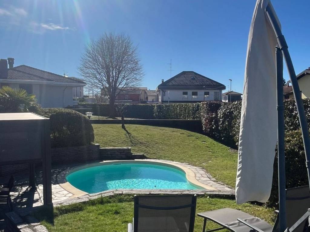 Villa a Castelletto sopra ticino in Via Varallo Pombia - Foto 3