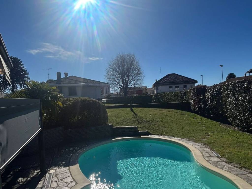 Villa a Castelletto sopra ticino in Via Varallo Pombia - Foto 4