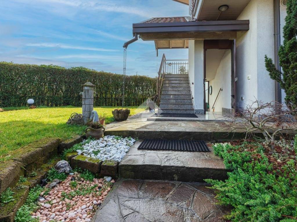 Appartamento a Gorla minore in Via Montello, 122 - Foto 2