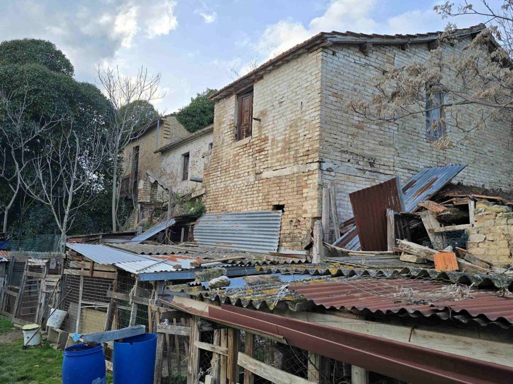 Rustico / casale a Nereto in Via Certosa, 22 - Foto 2